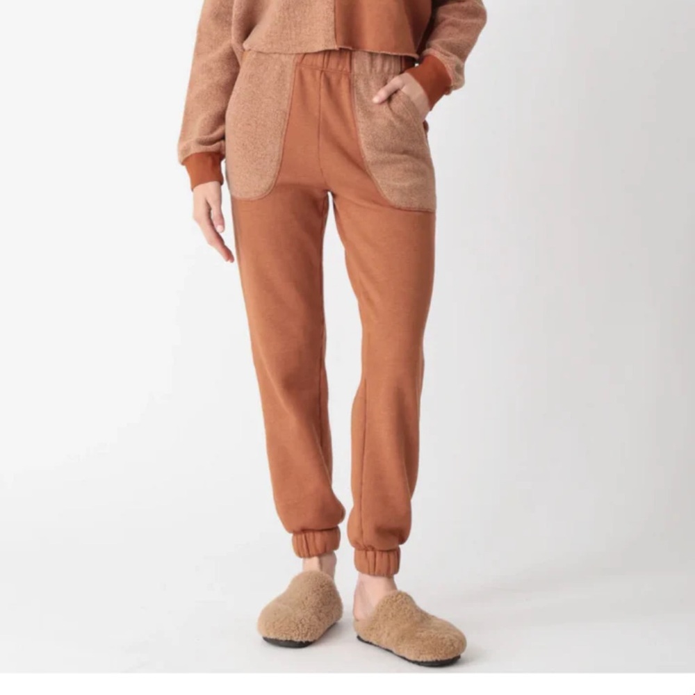 NWT Electric & Rose Amber Hayden Ultra Soft Sherpa Sweatpant. Size S